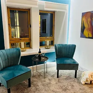  Apartment Flat Ideal For Work & Leisure