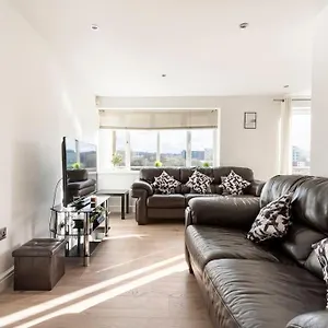  Apartment Stunning Flat By Quayside With Balcony!!