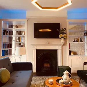  Apartment The Midsummer Common - Modern & Spacious 2bdr House With Garden United Kingdom
